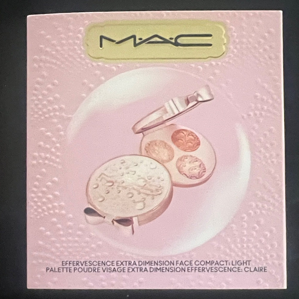 MAC Cosmetics Effervescence Extra Dimension Face Compact - Light